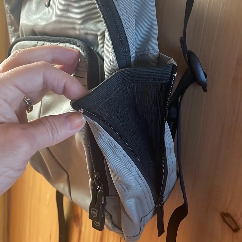 NWOT Victorinox Flex Pack 11